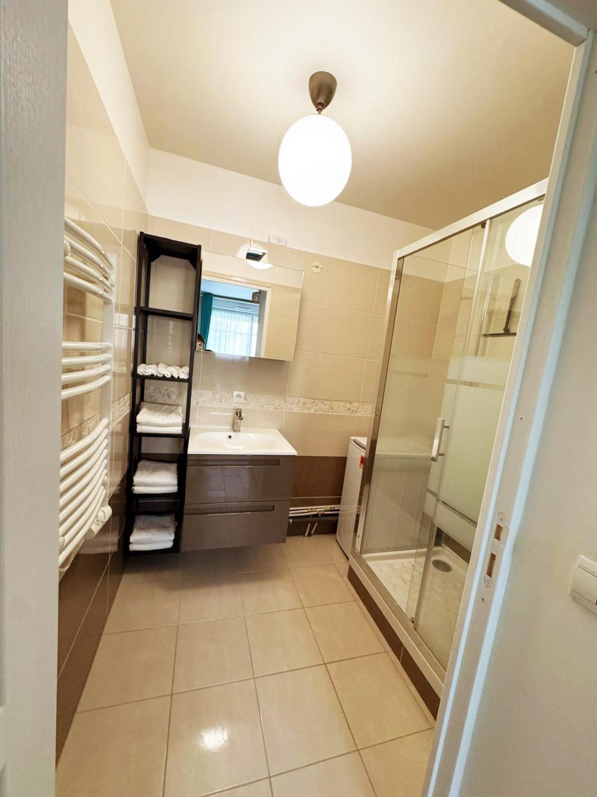 Appartement Magnolia 40M2, Parking Et Wifi Gratuit Монтеврен Екстериор снимка