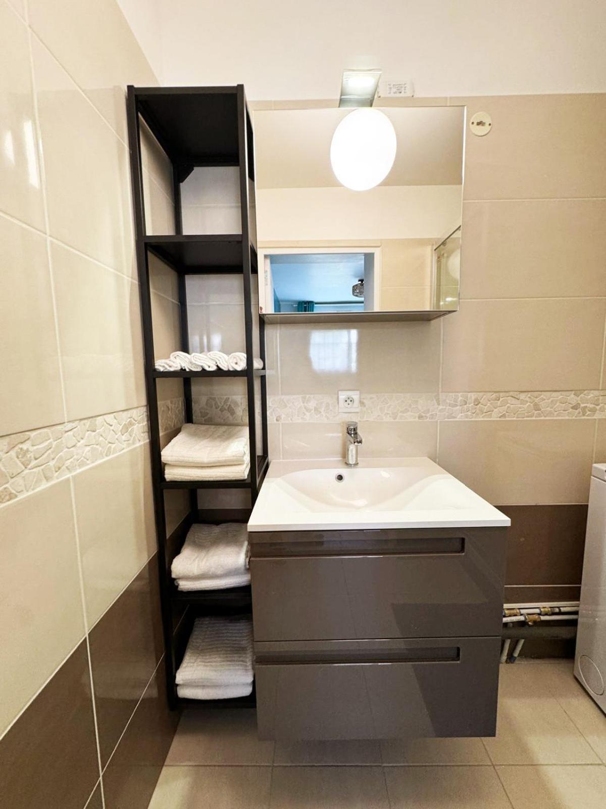 Appartement Magnolia 40M2, Parking Et Wifi Gratuit Монтеврен Екстериор снимка