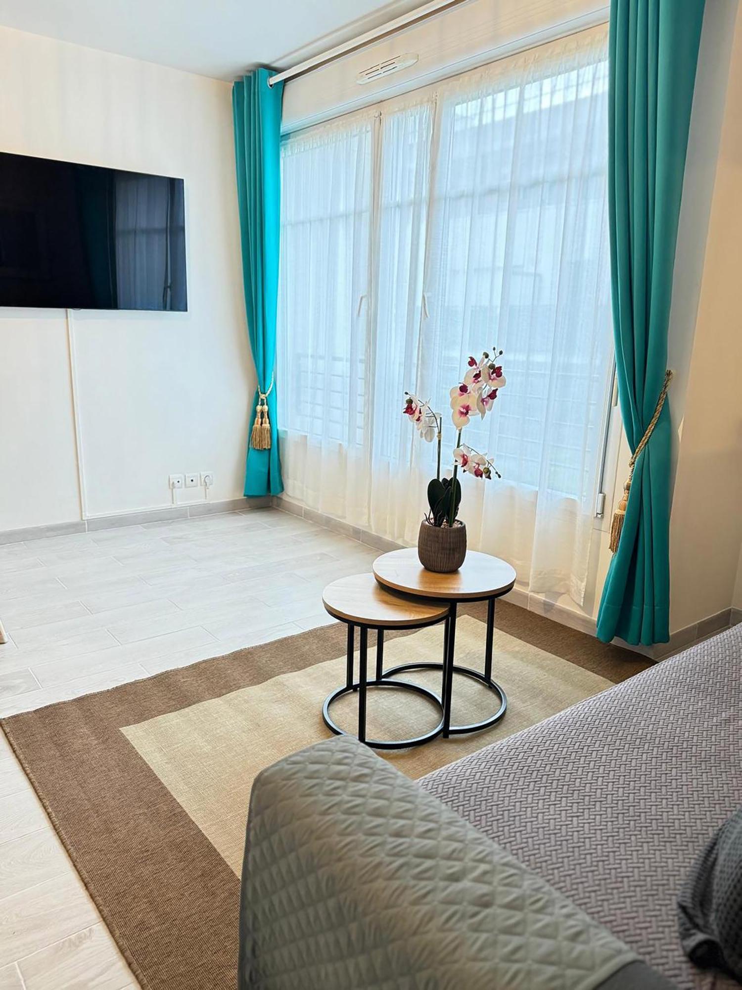 Appartement Magnolia 40M2, Parking Et Wifi Gratuit Монтеврен Екстериор снимка
