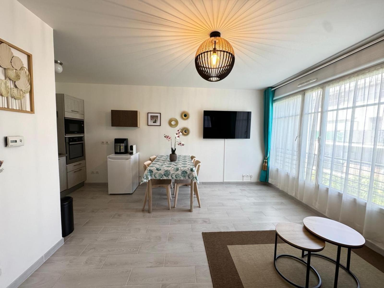 Appartement Magnolia 40M2, Parking Et Wifi Gratuit Монтеврен Екстериор снимка